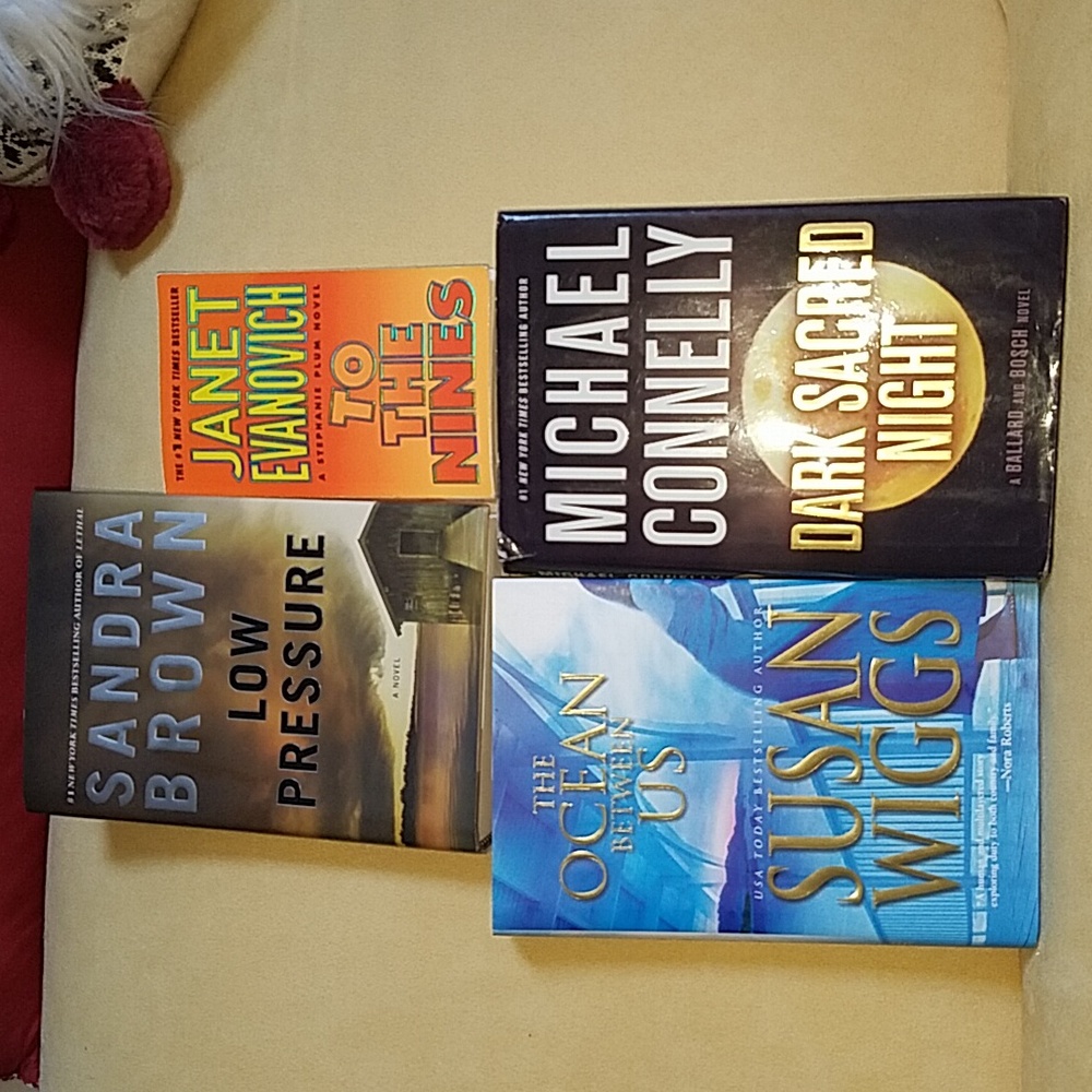 4 books Michael Connelly,Sandra Brown,Janet  Evanovich, Susan Wiggs